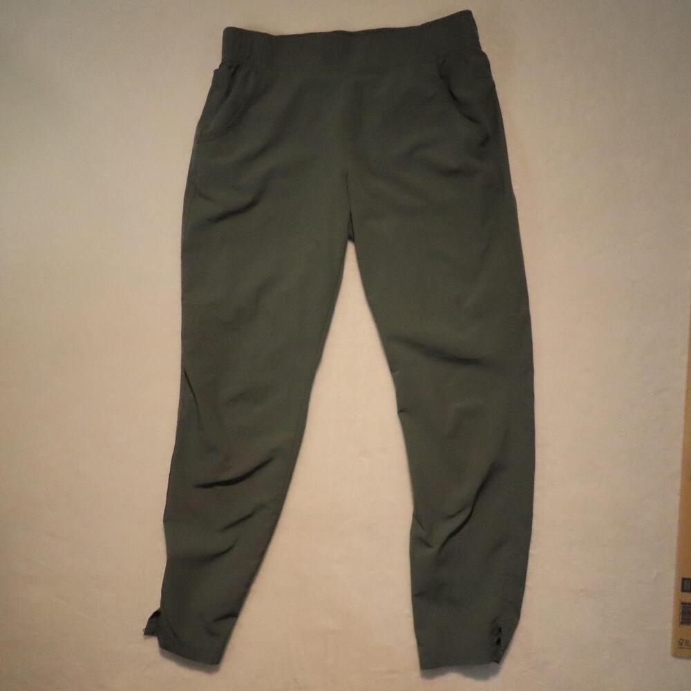 The Eddie Bauer Travex Guide Pants for women in size small are designed for hiki